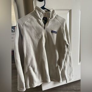 Patagonia quarter zip size M in pretty cream color!